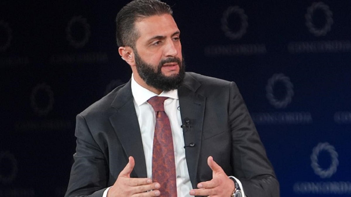 الرئيس الشرع ينفي “شائعات” التدخل في لبنان ويؤجل بحث ترسيم الحدود
